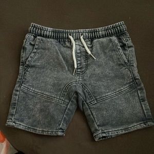 Boy black wash shorts